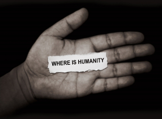 nápis na dlani Where Is Humanity