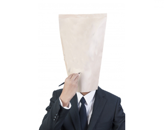 muž má hlavu v papírovém sáčku
